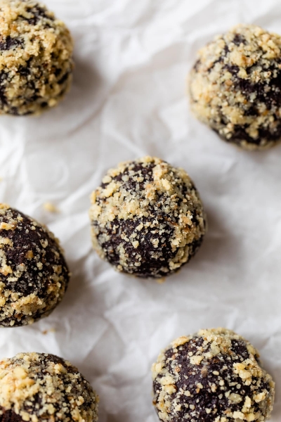 Chocolate Brownie Date Balls - No Baking Required!