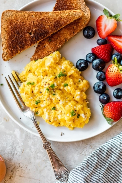 High-Protein Scrambled Eggs with Cottage Cheese