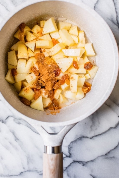 These Healthy Cinnamon Apple Yogurt Bowls Taste Just Like Apple Pie!