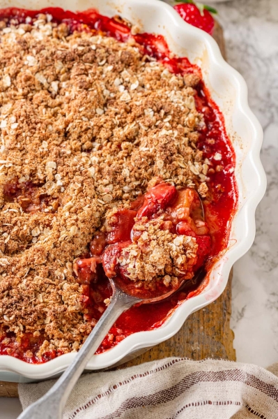 Easy Strawberry Rhubarb Crisp Recipe