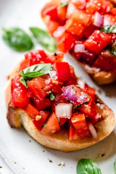 Bruschetta with Tomato and Basil