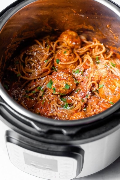 Instant Pot Spaghetti and Turkey Meatballs